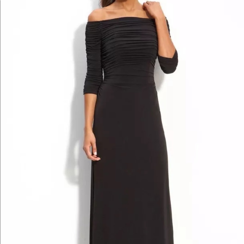 Laundry by Shelli Segal Off Shoulder Gown Size 2